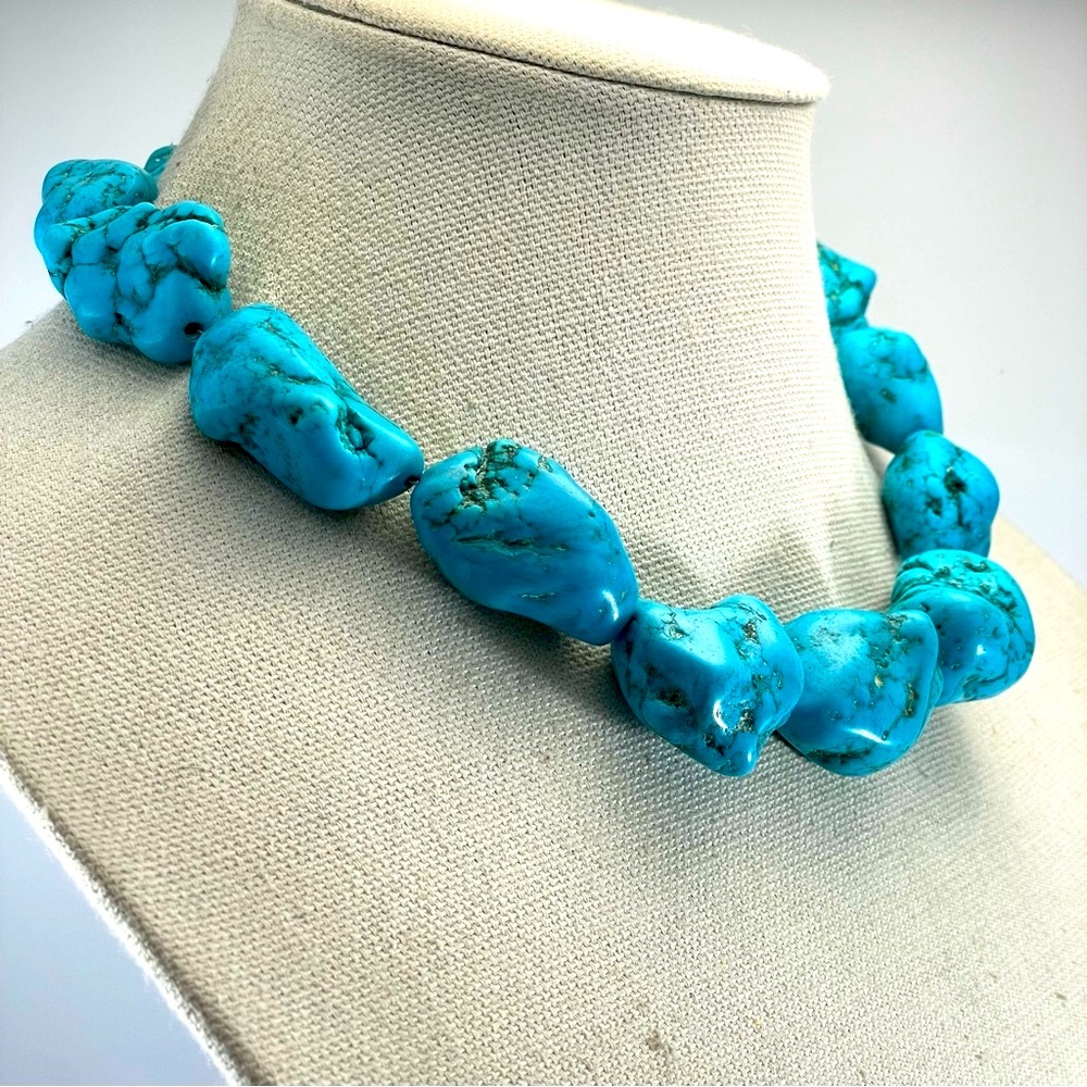 Stunning Unsigned Chunky Faux Turquoise Dyed Howlite Heavy Statement Necklace - Picture 4 of 6